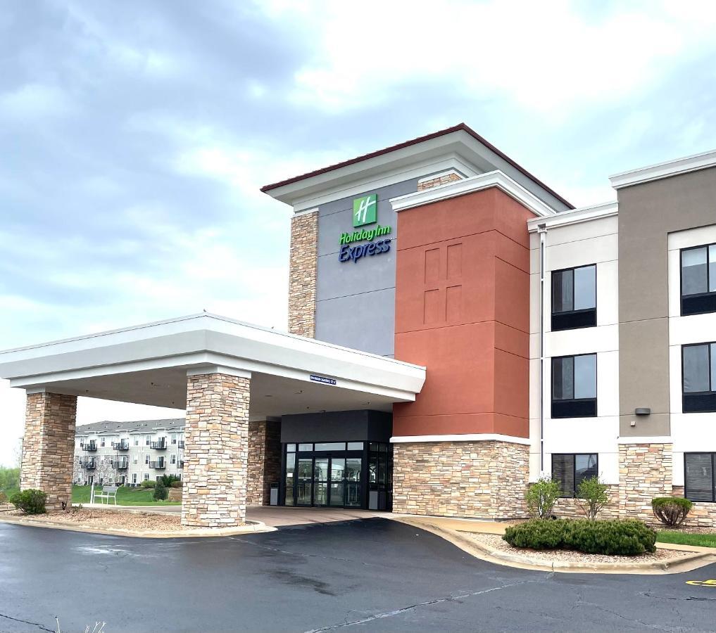 Holiday Inn Express Rochester South - Mayo Area By Ihg Екстериор снимка